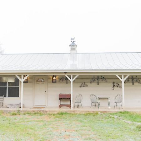 Morris Ranch Bed & Breakfast Fredericksburg Exterior photo